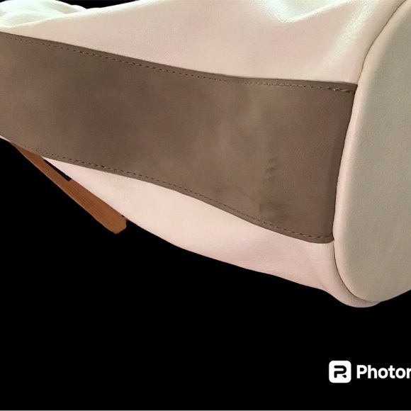 Universal Threads Bucket Bag NWOT White & Taupe Faux Leather - Picture 6 of 11